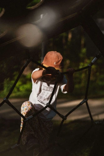 GEKON_JUNIOR_6_panel_różowa dziecięca_bawełniana_czapka_z żółtym_daszkiem_dad_cap_AGAMA_JUNIOR (16).jpg