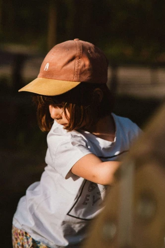 GEKON_JUNIOR_6_panel_różowa dziecięca_bawełniana_czapka_z żółtym_daszkiem_dad_cap_AGAMA_JUNIOR (8).jpg