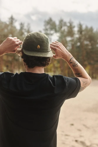 KOPYTO-czarna-koszulka-z-welny-merino-meska-black-men-tshirt-merino-wool 7-kameleon28.jpg