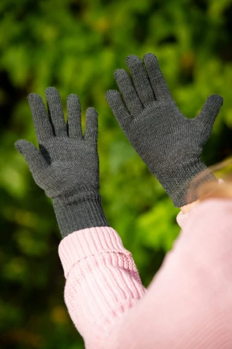 KOPYTO-GIBONY-wełniane-rękawiczki-grafit-grafitowe-rękawiczki-dziane-z-welny-merino-100-mulesing-free-3.jpg