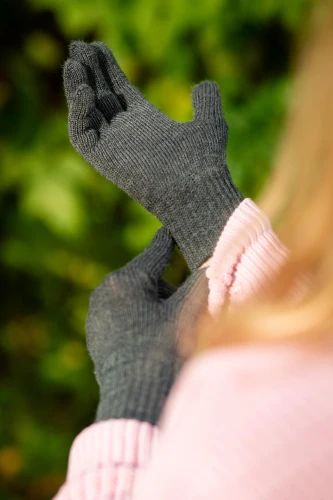 KOPYTO-GIBONY-wełniane-rękawiczki-grafit-grafitowe-rękawiczki-dziane-z-welny-merino-100-mulesing-free-2.jpg