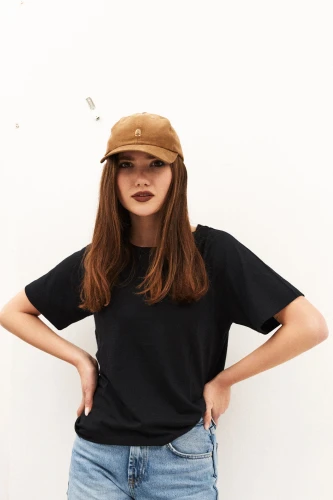 KOPYTO-KAMELEON-tshirt-100-czarny-welna-merino-sport-elegancki-na-codzien-czarna-oddychajaca-koszulka-z-welny-merino-wygodna-CHAMELEON-women's-timeless-t-shirt (4).jpg