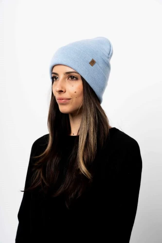 WILK-KOPYTO-blekitna-czapka-WOLF-baby-blue-jasna-wełniana-z-wełny-merino-mulesing-free-niegryzaca-klasyczna-ciepla-elegancka-welniana-eko-wool-beanie-hat (2).jpg