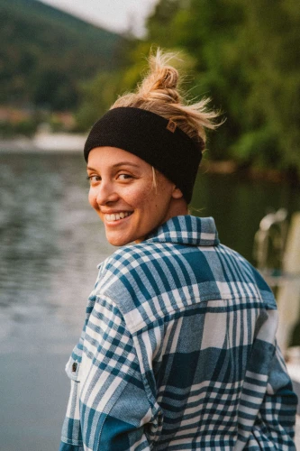 LIS-KOPYTO-czarna-opaska-black-fox-na-uszy-welniana-merino-mulesing-free-certyfikat-RWS-niegryzaca-eko-wool-headband-band (6).jpg