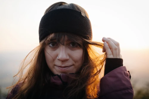 LIS-KOPYTO-czarna-opaska-black-fox-na-uszy-welniana-merino-mulesing-free-certyfikat-RWS-niegryzaca-eko-wool-headband-band (9).jpg