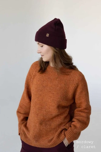 WILK-KOPYTO-RWS-bordowa-czapka-WOLF-claret-wełniana-z-wełny-merino-mulesing-free-niegryzaca-klasyczna-ciepla-elegancka-welniana-eko-wool-beanie-hat.jpg