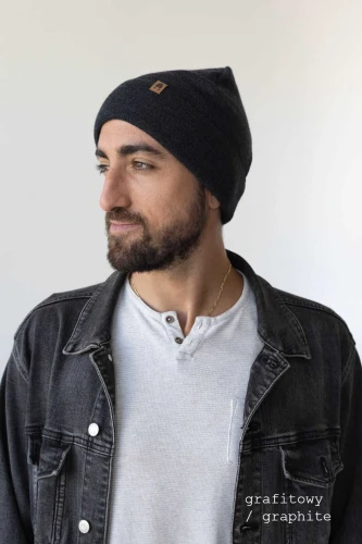 WILK-KOPYTO-RWS-grafitowy-czapka-WOLF-wełniana-z-wełny-merino-mulesing-free-niegryzaca-klasyczna-ciepla-elegancka-welniana-eko-wool-beanie-hat (3).jpg