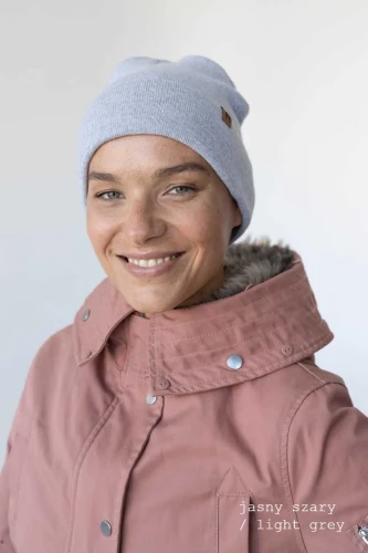 WILK-KOPYTO-RWS-jasny-szary-czapka-WOLF-light-grey-wełniana-z-wełny-merino-mulesing-free-niegryzaca-klasyczna-ciepla-elegancka-welniana-eko-wool-beanie-hat (3).jpg