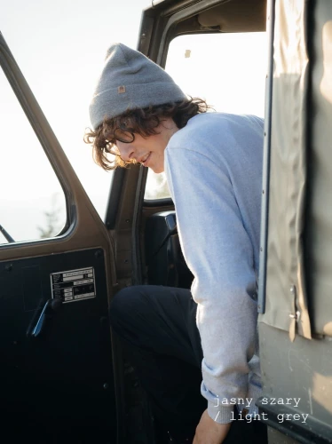 WILK-KOPYTO-RWS-jasny-szary-czapka-WOLF-light-grey-wełniana-z-wełny-merino-mulesing-free-niegryzaca-klasyczna-ciepla-elegancka-welniana-eko-wool-beanie-hat (5).jpg