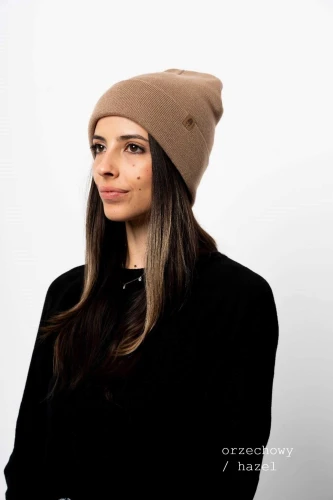 WILK-KOPYTO-RWS-orzechowa-czapka-WOLF-jasna-wełniana-z-wełny-merino-mulesing-free-niegryzaca-klasyczna-ciepla-elegancka-welniana-eko-wool-beanie-hat.jpg