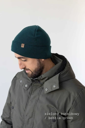WILK-KOPYTO-RWS-zielona-butelka-czapka-WOLF-green-bottle-wełniana-z-wełny-merino-yellow-mulesing-free-niegryzaca-klasyczna-ciepla-elegancka-welniana-eko-wool-beanie-hat  (3).jpg