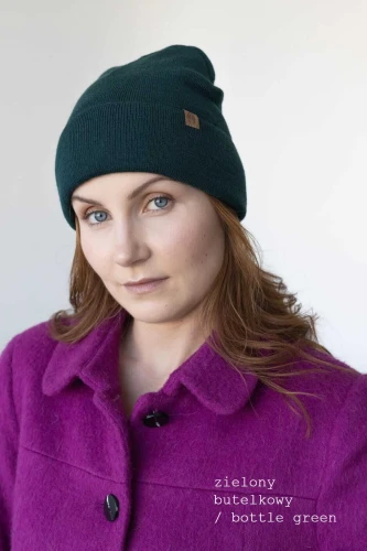 WILK-KOPYTO-RWS-zielona-butelka-czapka-WOLF-green-bottle-wełniana-z-wełny-merino-yellow-mulesing-free-niegryzaca-klasyczna-ciepla-elegancka-welniana-eko-wool-beanie-hat .jpg