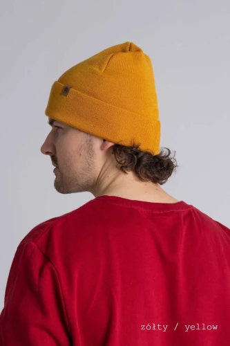 WILK-KOPYTO-RWS-zolta-czapka-beige-WOLF-jasna-wełniana-z-wełny-merino-yellow-mulesing-free-niegryzaca-klasyczna-ciepla-elegancka-welniana-eko-wool-beanie-hat.jpg