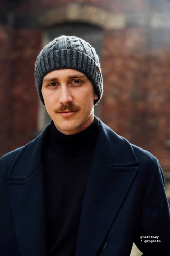 OWCA-KOPYTO-RWS-grafitowa-graphite-czapka-wełniana-z-wełny-merino-mulesing-free-z-warkoczem-eko-wool-beanie-hat (1).jpg