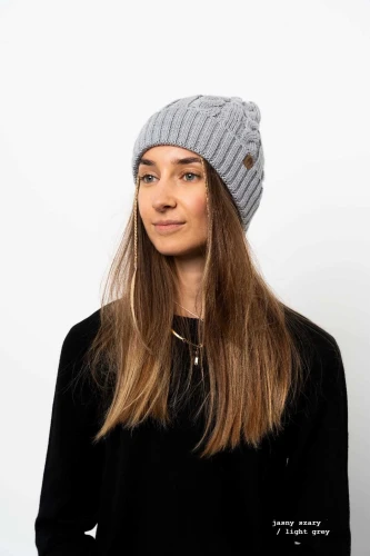 OWCA-KOPYTO-RWS-jasno-szara-light-grey-czapka-wełniana-z-wełny-merino-mulesing-free-z-warkoczem-eko-wool-beanie-hat (1).jpg