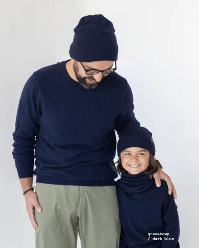 OPOS-KOPYTO-RWS-granatowy-komin-golf-cieply-100%-wełny-merino-POSSUM-tube scraf-navy-blue-dad-and-son-for-kids (2).png
