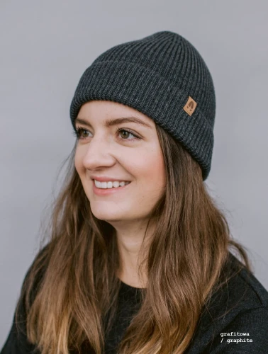 JELEN-KOPYTO-RWS-grafitowa-graphite-DEER-czarna-czapka-z-wełny-merino-mulesing-free-niegryzaca-cienka-ciepla-welniana-eko-wool-beanie-hat (1).jpg