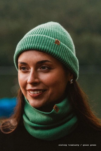 JELEŃ-KOPYTO-DEER-zielony-trawiasty-wełniana-czapka-bez-ściągacza-woolen-hat-without-welt-OPOS-POSSUM-komin-golfcertyfikat-RWS-100%-merino-wool-tube-scrafs (2).jpg