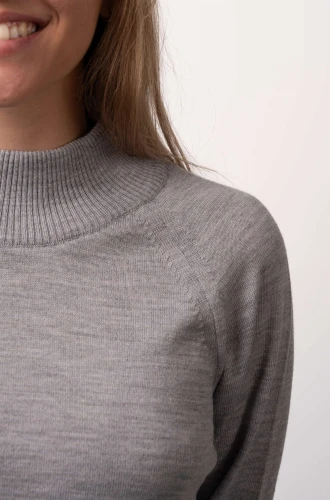 OCELOT KOPYTO golf damski jasny szary certyfikat RWS na kazda okazje women's light grey turtleneck sweater (4).jpg