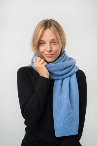 KARIBU KOPYTO RWS - jasny niebieski elegancki pluszowy prążkowany szalik 100% wełny merino - CARIBOU - light blue plush ribbed scarf.jpg