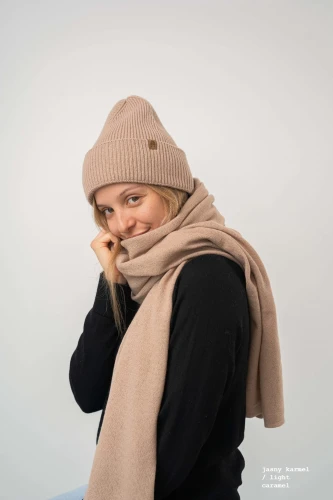 ANTYLOPA KOPYTO RWS - jasny karmel czapka z wysokim ściągaczem w prążki 100% merino - ANTELOPE beanie with a high ribbed cuff light caramel(5).jpg