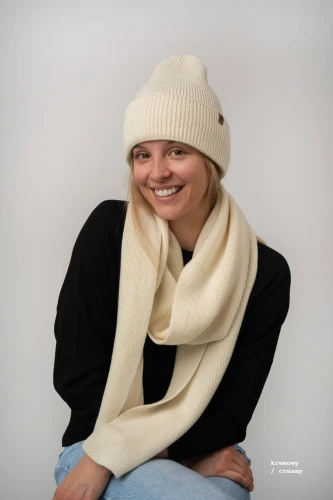 ANTYLOPA KOPYTO RWS - kremowy czapka z wysokim ściągaczem w prążki 100% merino - ANTELOPE beanie with a high ribbed cuff creamy(2).jpg