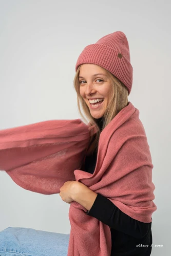 ANTYLOPA KOPYTO RWS - rozany czapka z wysokim ściągaczem w prążki 100% merino - ANTELOPE beanie with a high ribbed cuff rose (3).jpg