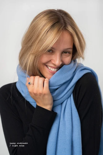 MANUL RWS KOPYTO- jasny niebieski duży lekki pluszowy szalik elegancki 100% merino - PALLAS'S CAT - Large lightweight plush scarf (4).jpg