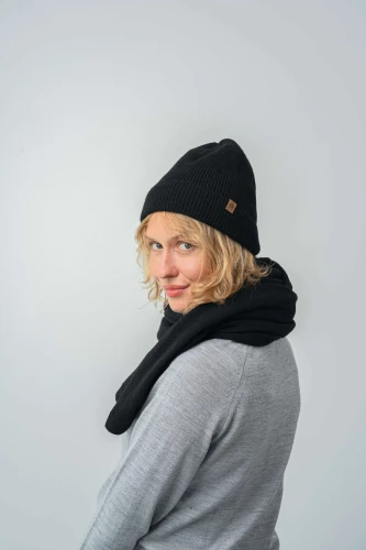 GAZELA KOPYTO RWS -czarna lekka prążkowana czapka z  wełny merino - GAZELLE  Lightweight ribbed beanie black  (1).jpg
