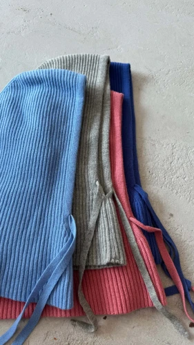 KAPIBARA-kaptur-kapturek-balaklawa-balaclava-z-welny-merino-welniana-z-certyfikatem-rws-rozowa-niebieska-zielona-oliwkowa-kremowa-biala-jasna-smietankowa-ivory-polska-produkcja-modna-ze-sznureczkami-wiazana-certyfikat-rws-mulesing-free (1).jpg