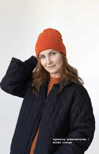 WILK-KOPYTO-RWS-zgaszona-pomaranczowa-czapka-WOLF-orange-wełniana-z-wełny-merino-mulesing-free-niegryzaca-klasyczna-ciepla-elegancka-welniana-eko-wool-beanie-hat.jpg