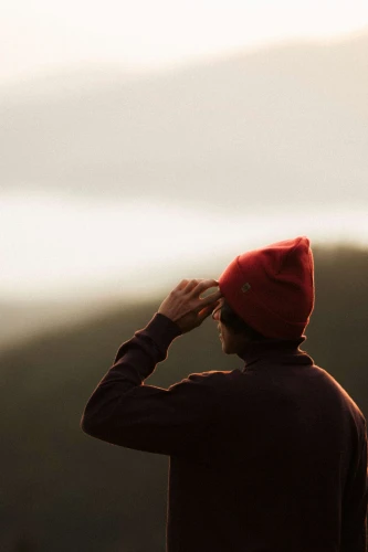 WILK-KOPYTO-czerwona-czapka-WOLF-red-wełniana-z-wełny-merino-mulesing-free-niegryzaca-klasyczna-ciepla-elegancka-welniana-eko-wool-beanie-hat  (13).jpg