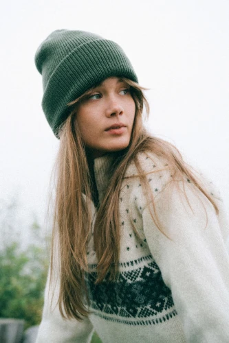 ŁOS-KOPYTO-RWS-oliwkowa-czapka-yellow-MOOSE-z-welny-merino-mulesing-free-niegryzaca-ciepla-welniana-eko-wool-beanie-hat (8).jpg