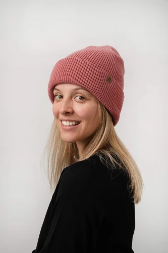 ŁOS-KOPYTO-RWS-różana-czapka-yellow-MOOSE-z-welny-merino-mulesing-free-niegryzaca-ciepla-welniana-eko-wool-beanie-hat (8).jpg