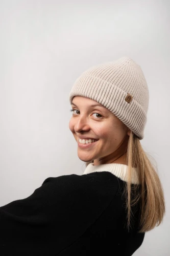 JELEŃ-KOPYTO-DEER-jasny-bezowy-wełniana-czapka-bez-ściągacza-woolen-hat-without-welt-OPOS-POSSUM-komin-golfcertyfikat-RWS-100%-merino-wool-tube-scrafs  (1).jpg