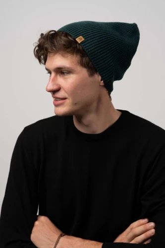 JELEN-KOPYTO-RWS-zielona-butelkowa-bottle-green-DEER-czarna-czapka-z-wełny-merino-mulesing-free-niegryzaca-cienka-ciepla-welniana-eko-wool-beanie-hat.jpg