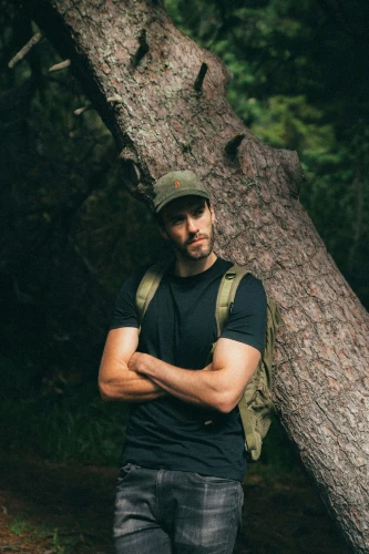 KOPYTO-czarna-koszulka-z-welny-merino-meska-black-oddychajaca-sportowa-men-tshirt-merino-wool-3-kameleon (2).jpg