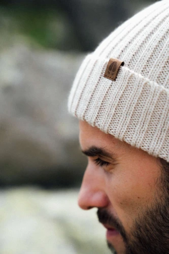 RYS-KOPYTO-RWS-jasny-bez-czapka-creamy-LYNX-wełniana-z-wełny-merino-mulesing-free-niegryzaca-jesienna-ciepla-modna-welniana-eko-wool-beanie-hat (1).jpg