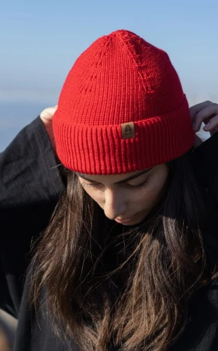 JELEN-KOPYTO-RWS-czerwona-red-DEER-czarna-czapka-z-wełny-merino-mulesing-free-niegryzaca-cienka-ciepla-welniana-eko-wool-beanie-hat (1).jpg