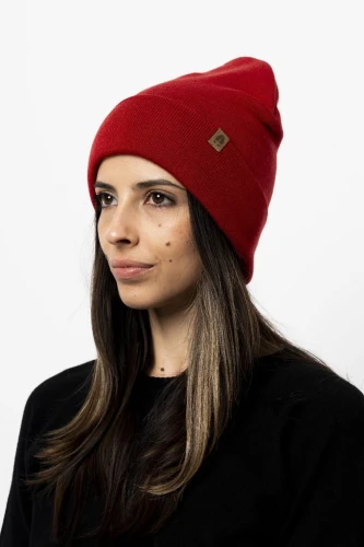 wilk-kopyto-czerwony-czapka-red-wolf-welniana-merino-mulesing-free-niegryzaca-eko-wool-beanie-hat (1).JPG
