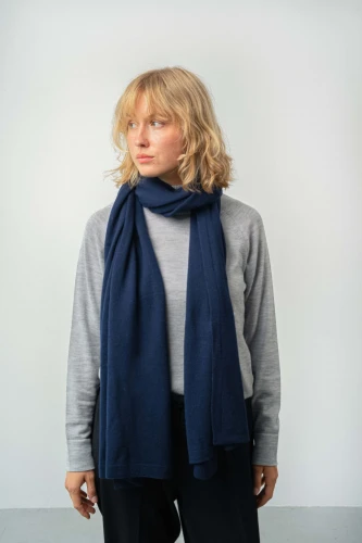 MANUL RWS KOPYTO- granatowy duży lekki pluszowy szalik elegancki 100% merino - PALLAS'S CAT - Large lightweight plush scarf