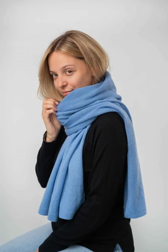 MANUL RWS KOPYTO- jasny niebieski duży lekki pluszowy szalik elegancki 100% merino - PALLAS'S CAT - Large lightweight plush scarf