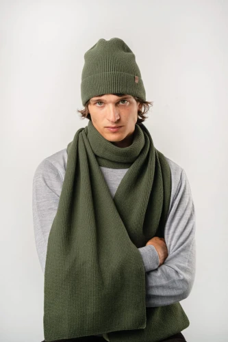 KARIBU KOPYTO RWS - oliwkowy elegancki pluszowy prążkowany szalik 100% wełny merino - CARIBOU - olive plush ribbed scarf