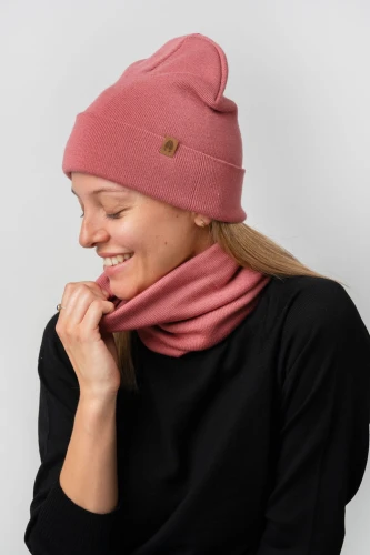 komin-kopyto-rozana-rose-wolf-czarna-ciemna-buff-wełniany-z-wełny-merino-mulesing-free-niegryzaca-klasyczna-ciepla-elegancka-welniana-eko-wool-beanie