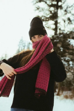 ROWAN RWS - scarf with botanical patterns made from 100% merino wool