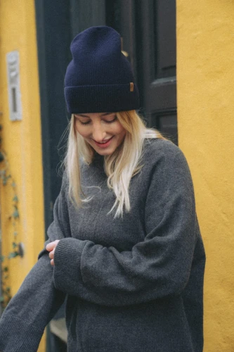 GAZELA KOPYTO RWS - granatowa lekka prążkowana czapka z  wełny merino - GAZELLE  light weight ribbed beanie dark blue (5).jpg