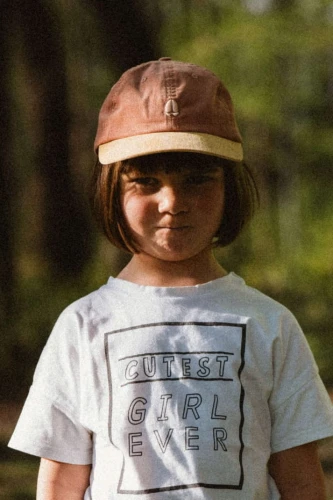 GEKON_JUNIOR_6_panel_różowa dziecięca_bawełniana_czapka_z żółtym_daszkiem_dad_cap_AGAMA_JUNIOR (3).jpg