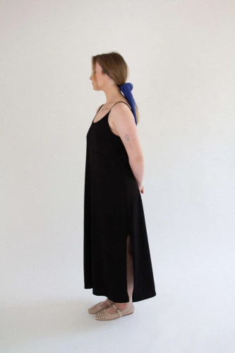 MOA-czarna-welniana-sukienka-z-odkrytymi-plecami-sukienka-na-ramiaczkach-z-etycznej-welny-merino-mulesing-free-z-dekoltem-na-plecach.jpg3.jpg