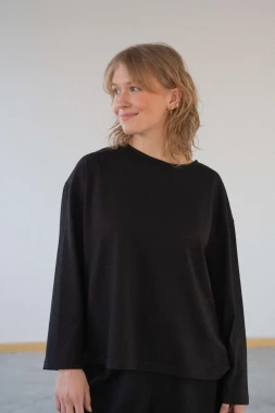 MANGUSTA - damska bluzka z długim rękawem - boxy longsleeve z 100% etycznej wełny merino - czarna