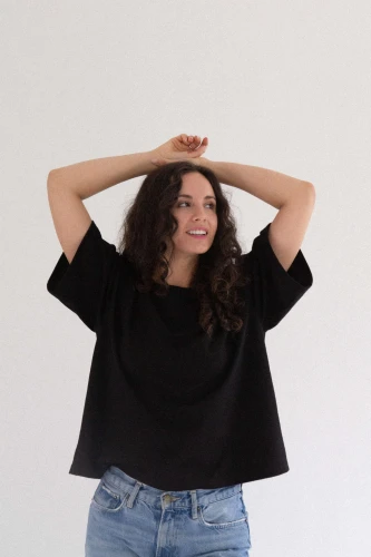 MAKAK-damski-czarny-boxy-tshirt-pudelkowa-koszulka-czarna-z-krotkim-rekawem-welniana-z-welny-merino-etycznej-bez-mulesingu-kopyto5.jpg